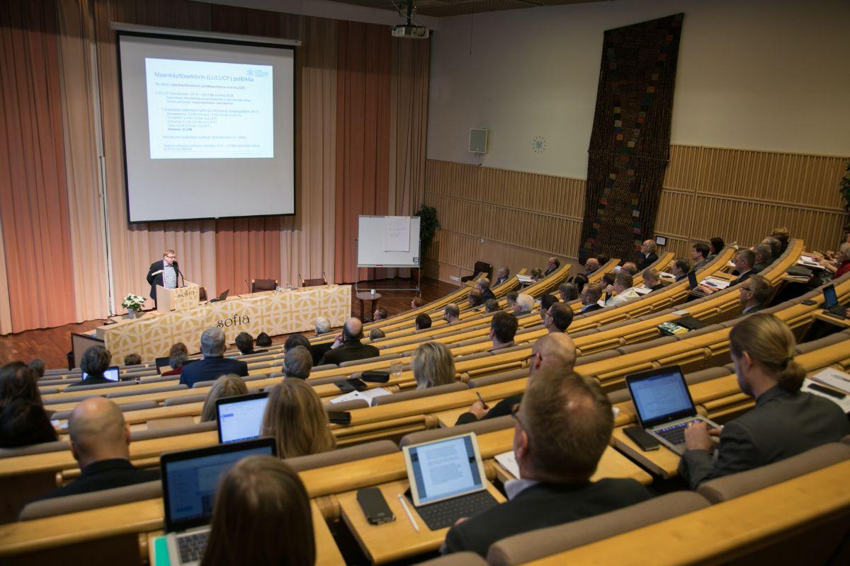 Sofia Forumissa puhunut akateemikko Markku Kulmala muistuttaa, että ilmastonmuutos ei ole mielipide, vaan sarja faktoja. Kuva: Aarne Ormio / Kirkon kuvapankki